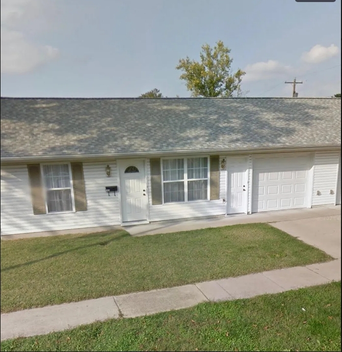 105 E Missouri St, Unit 1 in Trenton, IL - Building Photo