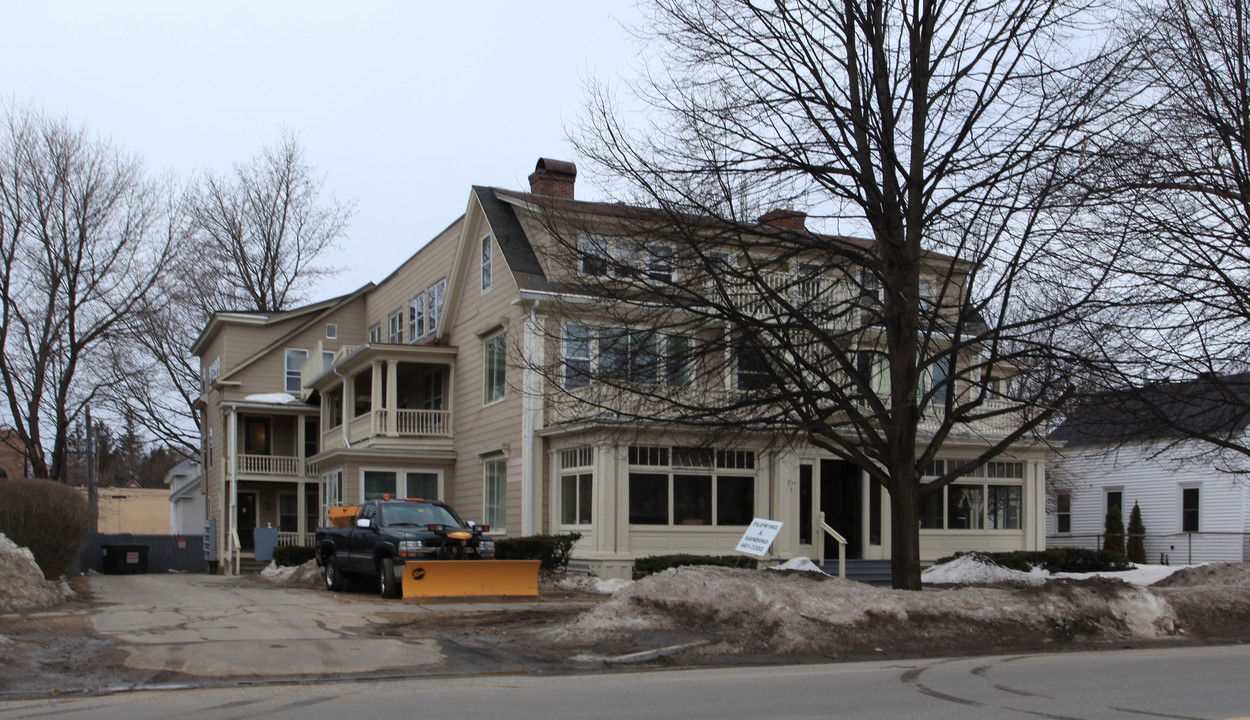 58 Winthrop St in Augusta, ME - Building Photo