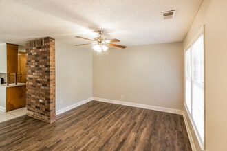 210 Elliott Dr in Ladson, SC - Building Photo - Building Photo