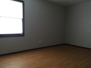 805 Illini Ave, Unit F in Pontiac, IL - Building Photo - Building Photo
