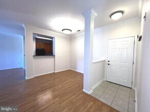 4852 Eisenhower Ave in Alexandria, VA - Foto de edificio - Building Photo