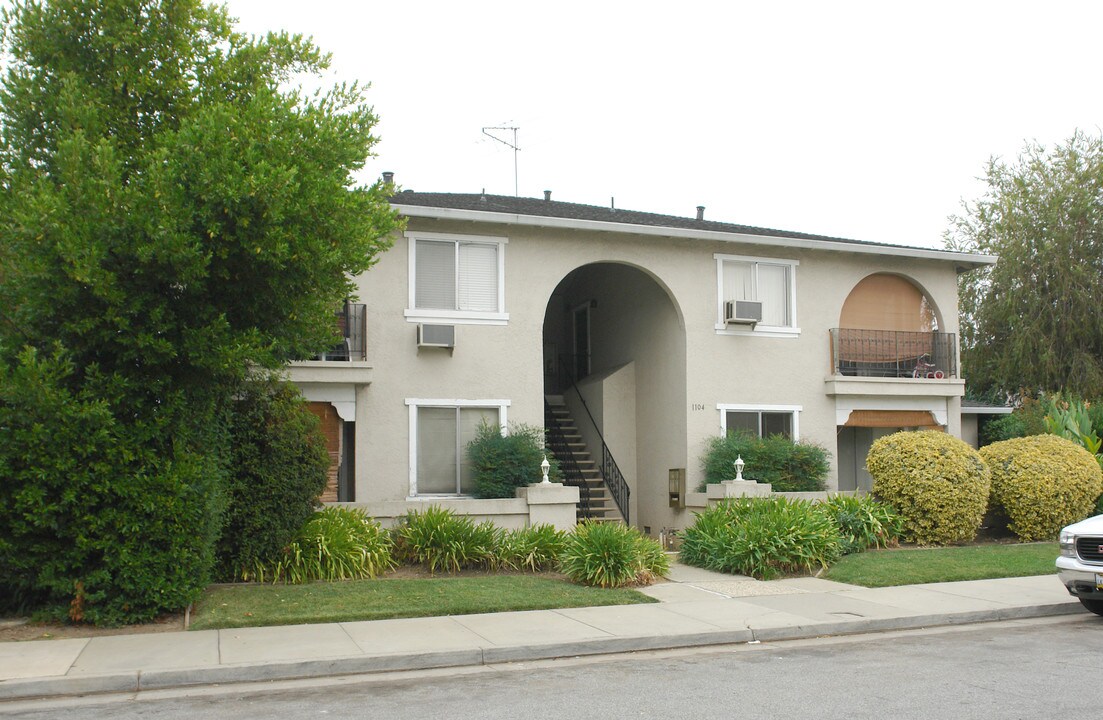 1104 Delna Manor Ln in San Jose, CA - Building Photo