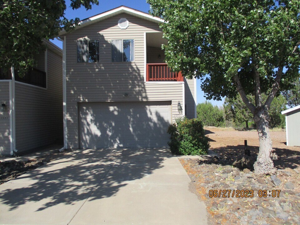 1975 Village Dr in Show Low, AZ - Building Photo