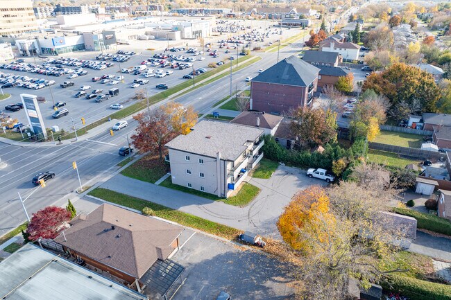 124 Stevenson Rd S in Oshawa, ON - Building Photo - Building Photo