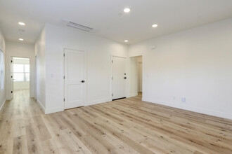 1323 Democracy Aly in Sacramento, CA - Building Photo - Interior Photo