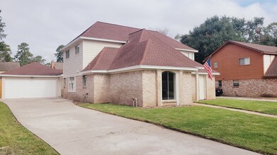 5715 Kiowa Timbers Dr in Humble, TX - Foto de edificio - Building Photo