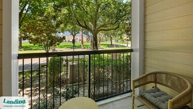 18101 Point Lookout Dr, Unit 124 in Houston, TX - Foto de edificio - Building Photo