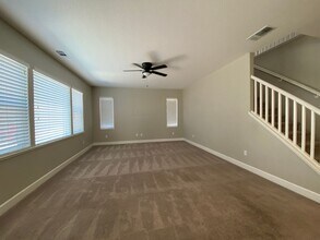 8421 Calhay Way in Elk Grove, CA - Building Photo - Building Photo
