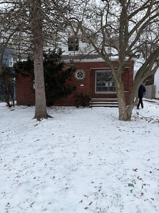 20215 Sunset Dr in Warrensville Heights, OH - Building Photo