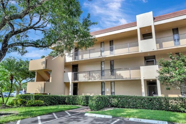 6124 Coral Lake Dr in Margate, FL - Foto de edificio - Building Photo