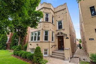 5851 N Virginia Ave in Chicago, IL - Building Photo