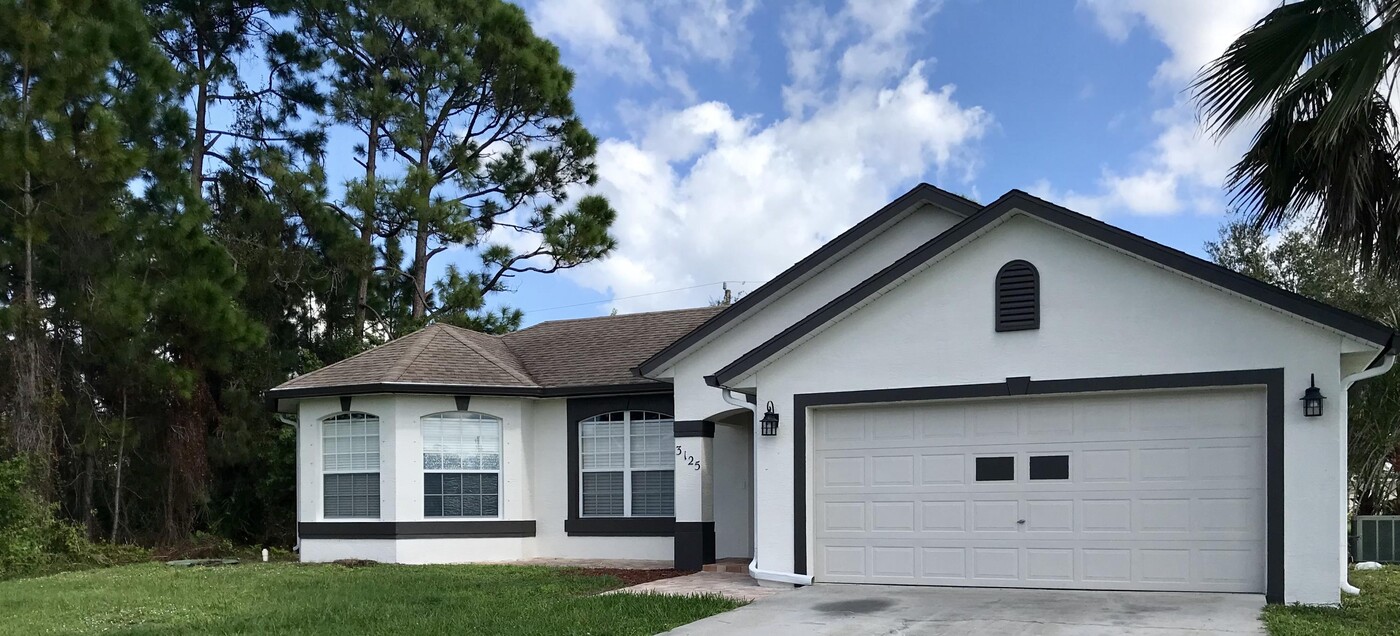 3125 SW Crenshaw St in Port St. Lucie, FL - Building Photo