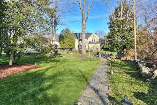 1939 Bronson Rd in Fairfield, CT - Building Photo - Building Photo