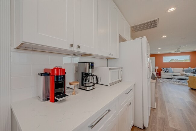 510 Surf Oaks Dr in Seabrook, TX - Building Photo - Building Photo