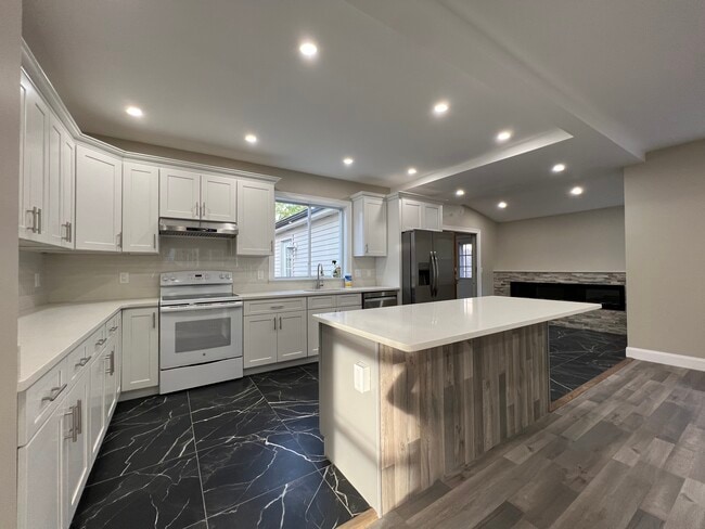 324 Farrington St in Quincy, MA - Foto de edificio - Building Photo