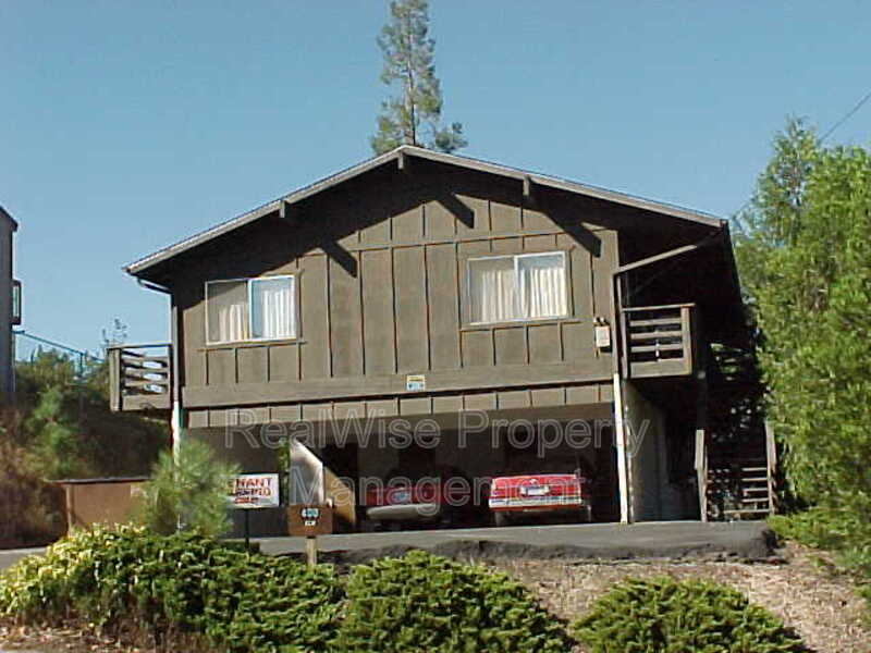 400 NW Elm St in Grants Pass, OR - Building Photo