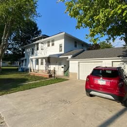 325 E Chestnut St in Pontiac, IL - Building Photo