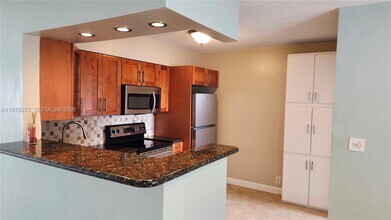 3212 NE 10th St in Pompano Beach, FL - Foto de edificio - Building Photo