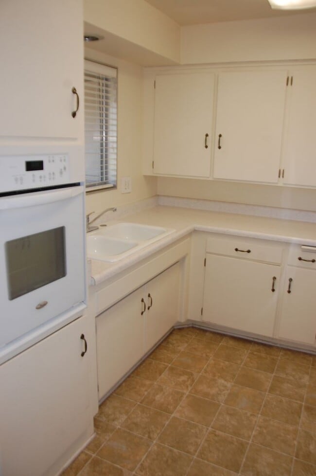 245 Moreton Bay Ln in Goleta, CA - Building Photo - Building Photo
