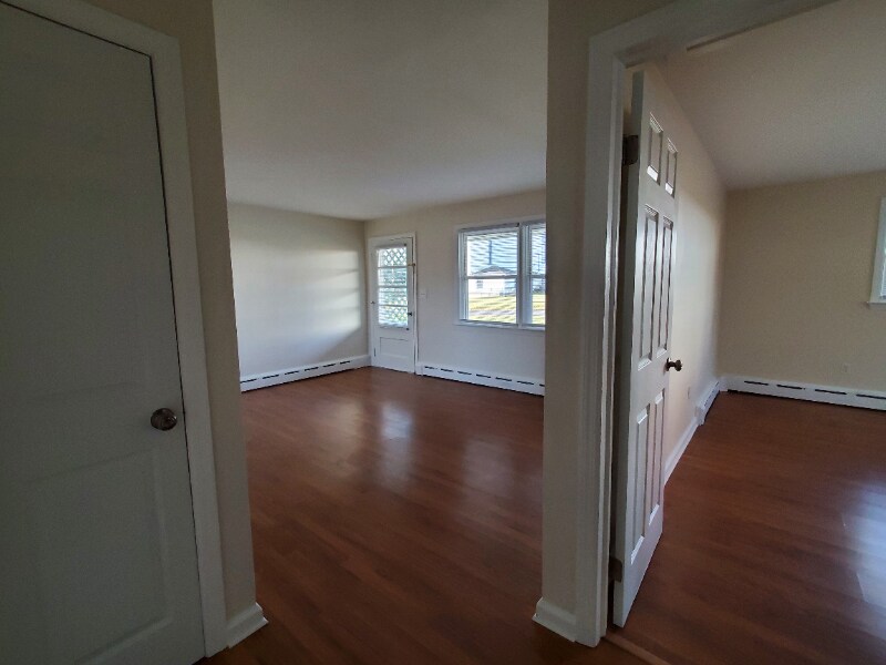 24 Beaver Ave in Annandale, NJ - Building Photo