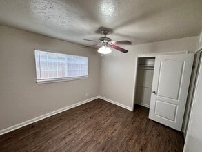 930 Olive Ave in Hanford, CA - Building Photo - Building Photo