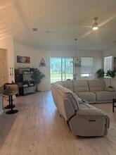 10381 Honeysuckle Vine Cir in Riverview, FL - Foto de edificio - Building Photo