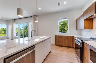 2206 Arroyo Ave in Dallas, TX - Foto de edificio - Building Photo