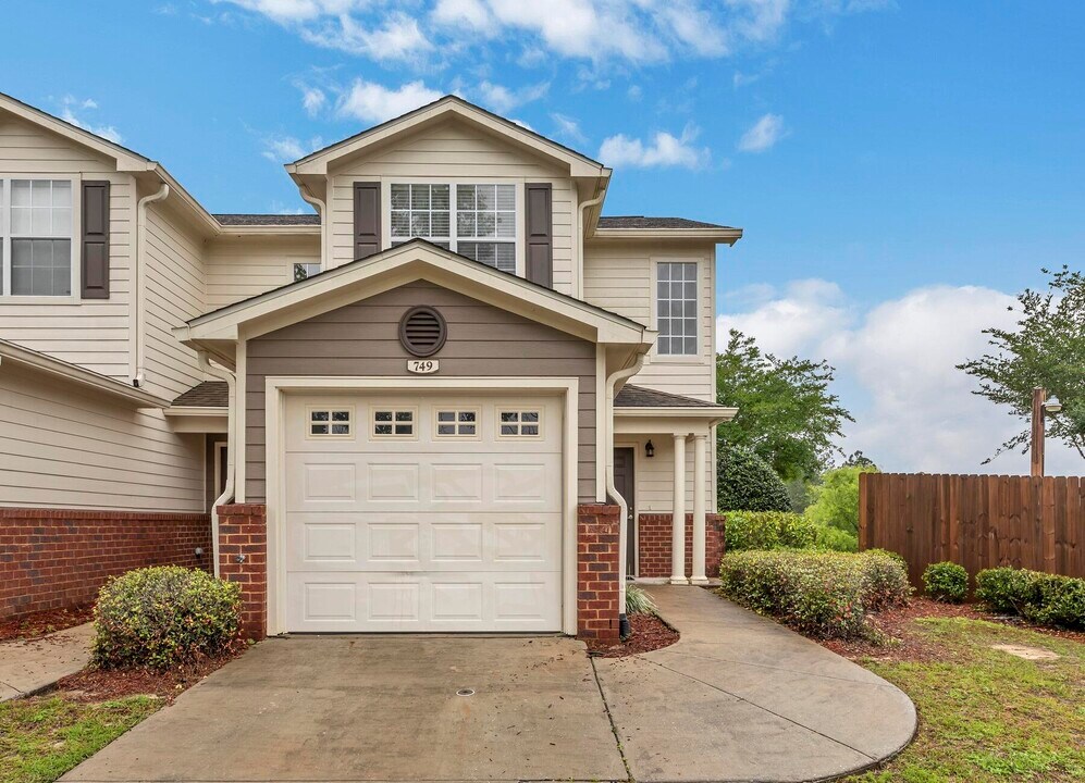 749 Majestic Dr in Crestview, FL - Building Photo