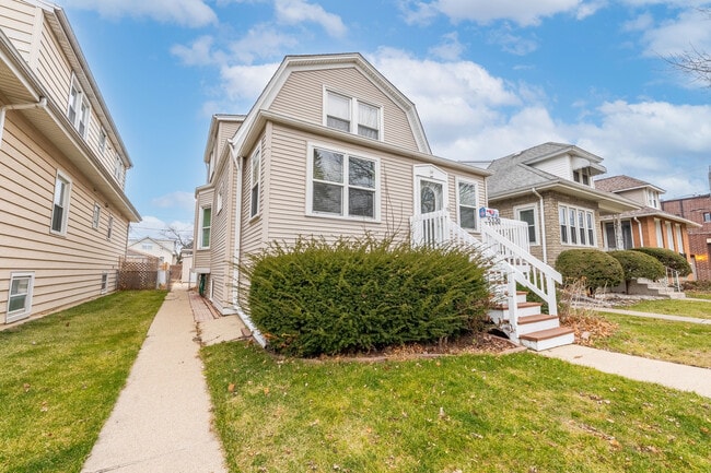 5320 W Winnemac Ave in Chicago, IL - Building Photo - Building Photo