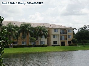 500 Crestwood Ct N in Royal Palm Beach, FL - Building Photo - Building Photo