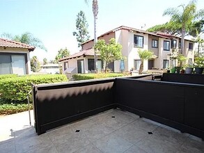 955 Postal Way in Vista, CA - Building Photo - Building Photo