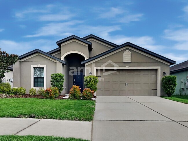 property at 919 Wynnmere Walk Ave