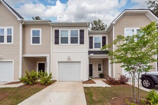 8064 Reagan Way in Charleston, SC - Building Photo