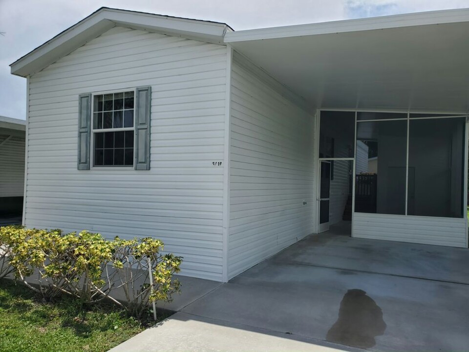 6416 NW 28th Ln in Margate, FL - Foto de edificio