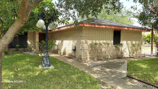 2825 Swiss Pine Ct in Harlingen, TX - Building Photo - Building Photo