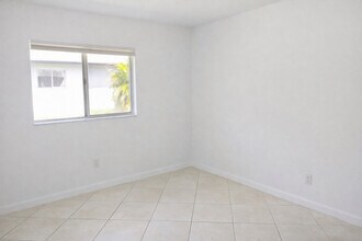 13430 Pine Needle Ln in Ft. Myers, FL - Building Photo - Building Photo