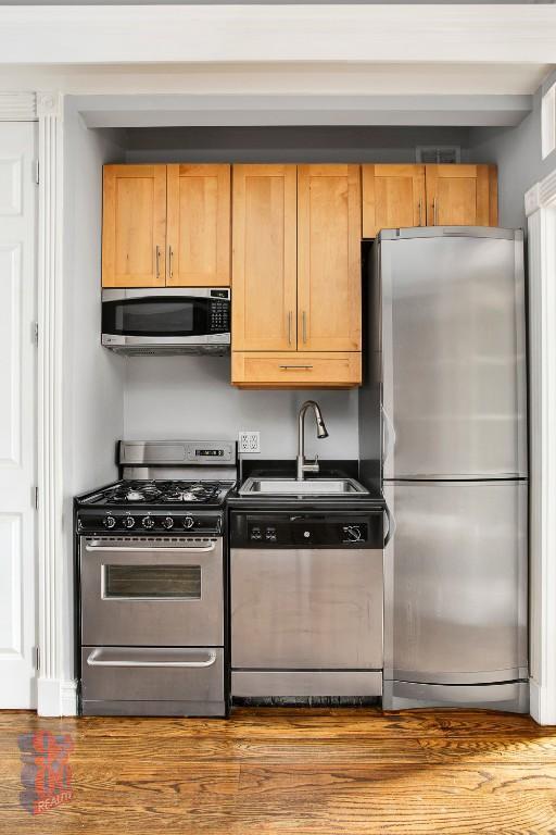 47 E 1st St in New York, NY - Building Photo - Building Photo