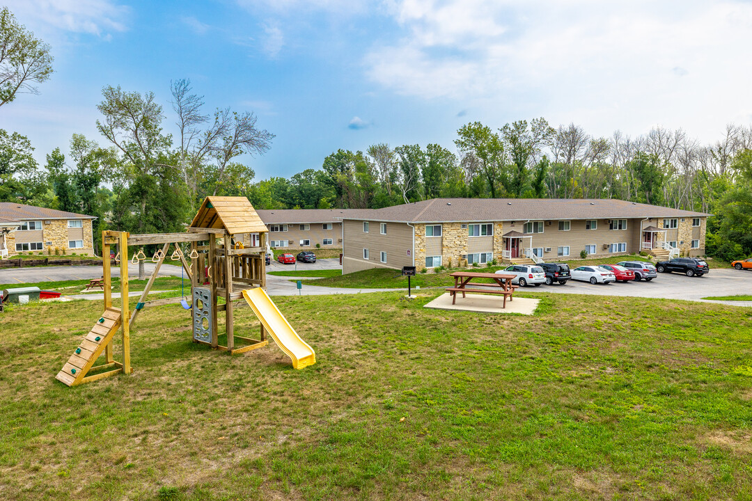 Continental Terrace Apartments in Cedar Rapids, IA - Building Photo