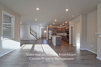 8815 NE 199th Pl in Bothell, WA - Foto de edificio - Building Photo