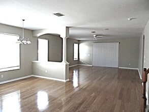 5018 Sky Blue Dr in Lutz, FL - Foto de edificio - Building Photo