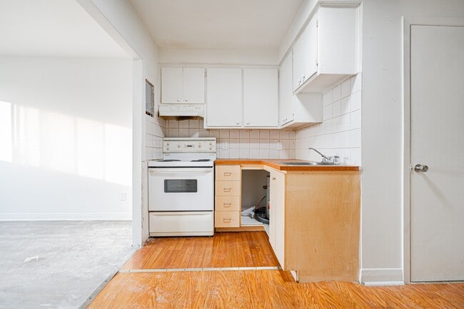 property at 6880-625e 25e Ave