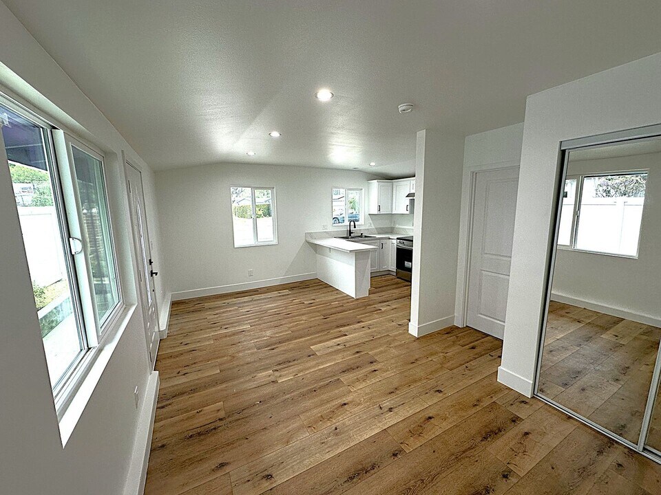 17268 Lahey St in Los Angeles, CA - Building Photo