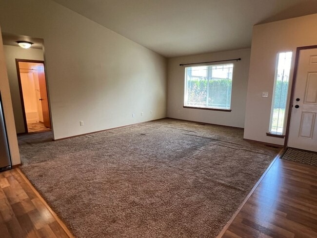 2525 NE Noble Loop in East Wenatchee, WA - Building Photo - Building Photo