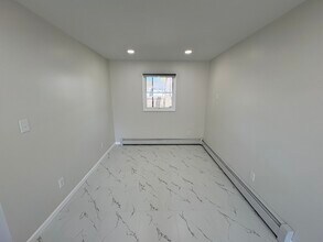7 Reil Pl, Unit 1 in Bay Shore, NY - Building Photo - Building Photo