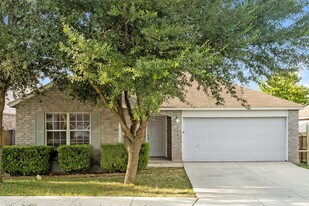 135 Woodstone Loop in Cibolo, TX - Building Photo