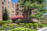 Briar Hall Condominiums in Rutherford, NJ - Foto de edificio - Building Photo