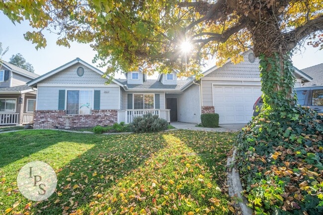 property at 5921 W Menlo Ave