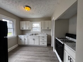 20470 Lindbergh Ave in Euclid, OH - Building Photo - Building Photo