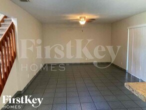 5784 Strawberry Lakes Cir in Greenacres, FL - Foto de edificio - Building Photo