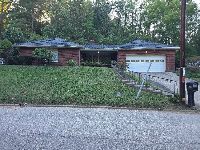 property at 1625 Arlington Blvd